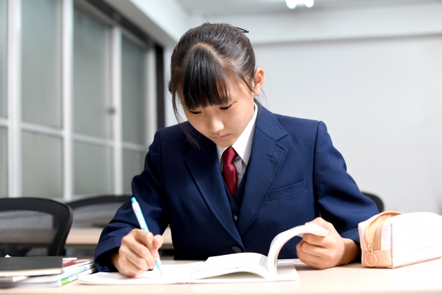受験勉強を始める時期の目安と学年別の勉強法